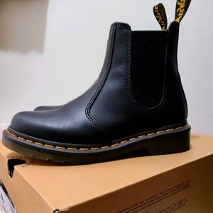 Dr. Martens- Chelsea